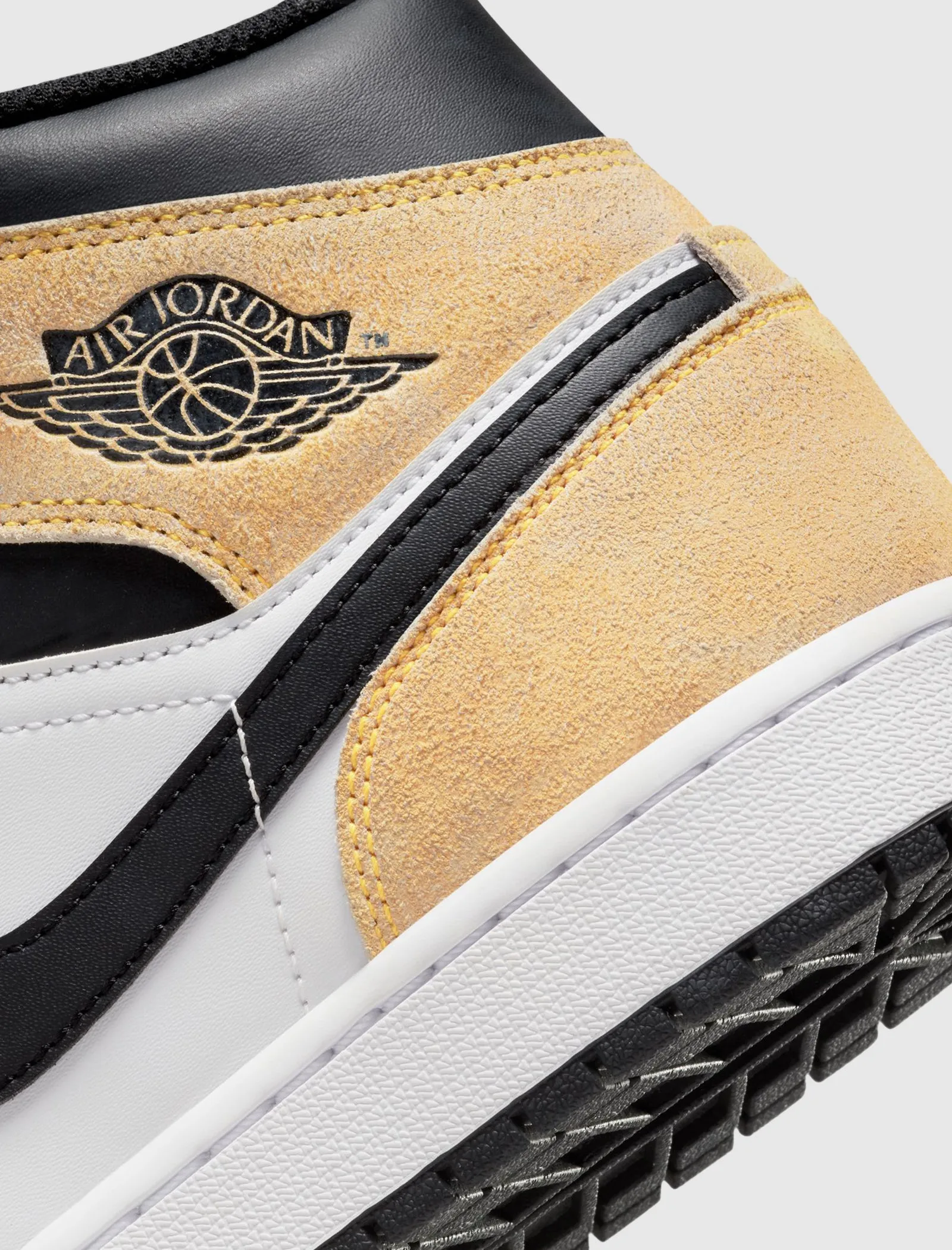 Air Jordan 1 Mid SE Flight Club sneakers