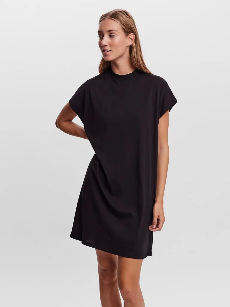 Glenn t-shirt dress with high neck.