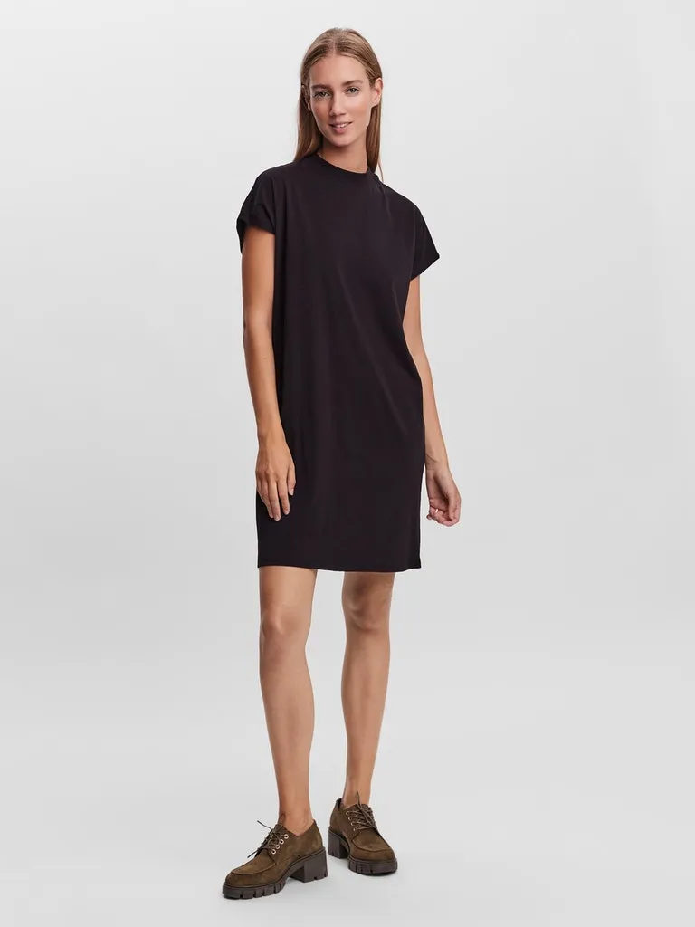 Glenn t-shirt dress with high neck.