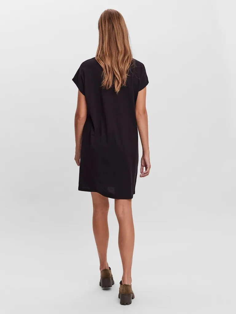 Glenn t-shirt dress with high neck.