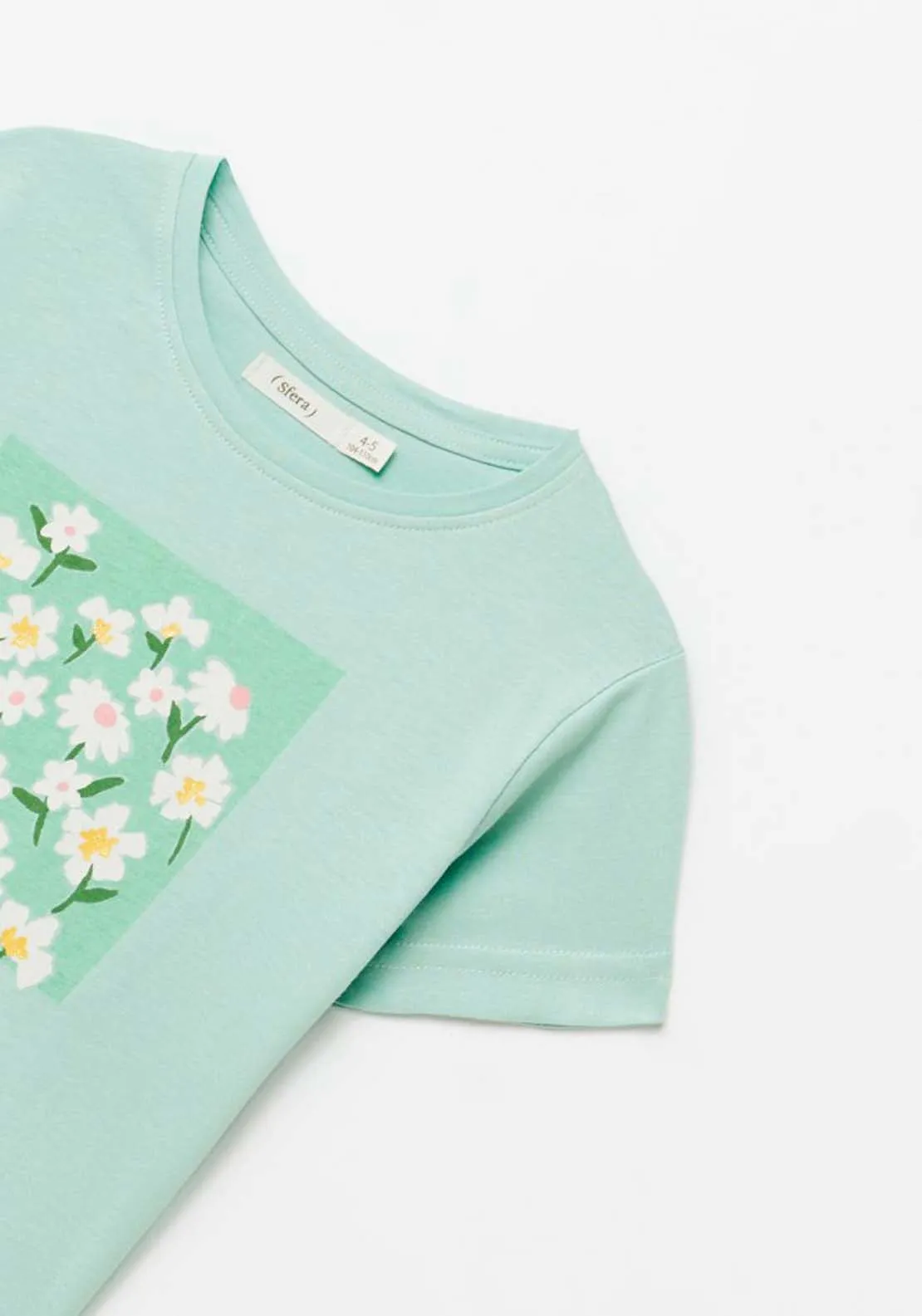 Green flower print t-shirt