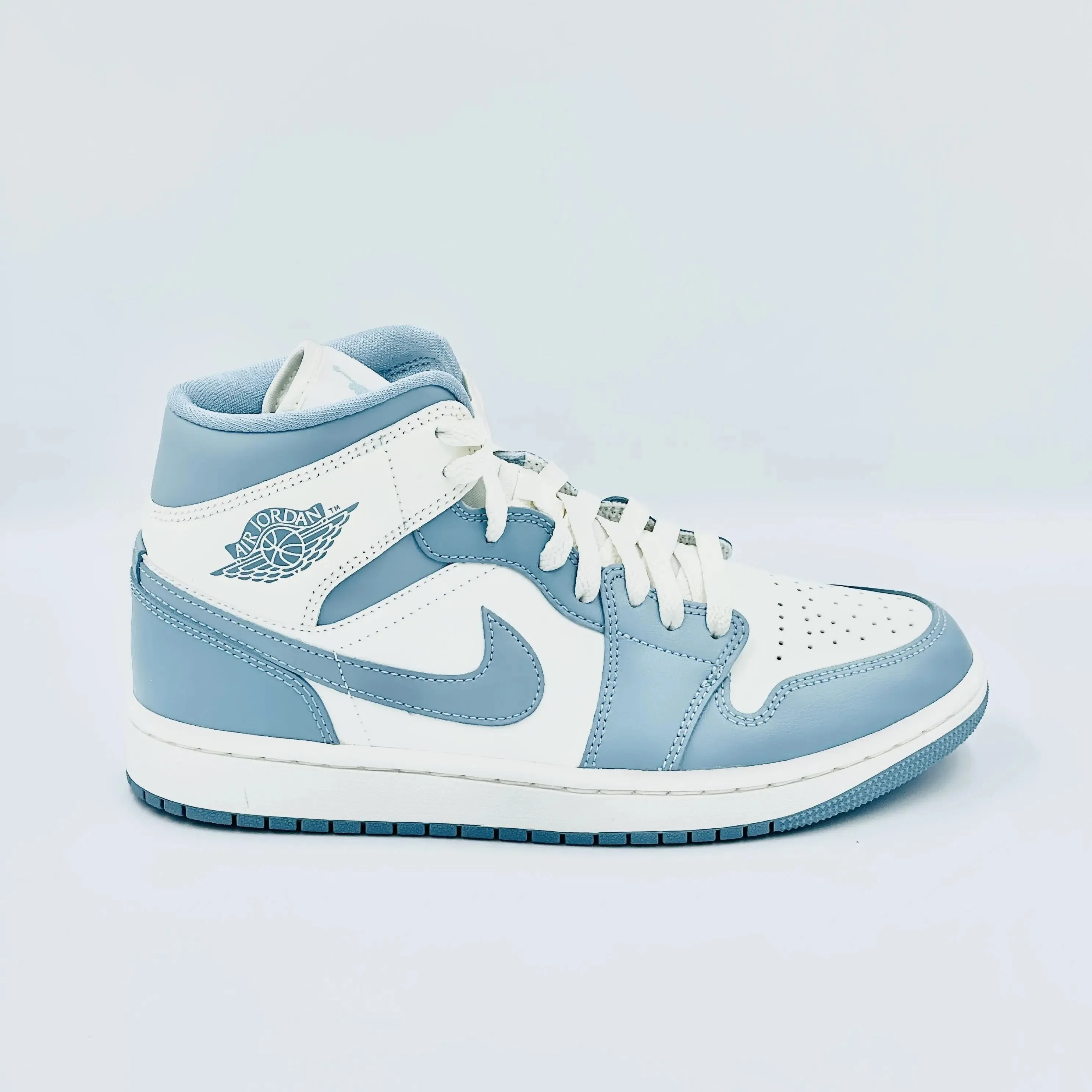 Jordan 1 Mid in University Blue