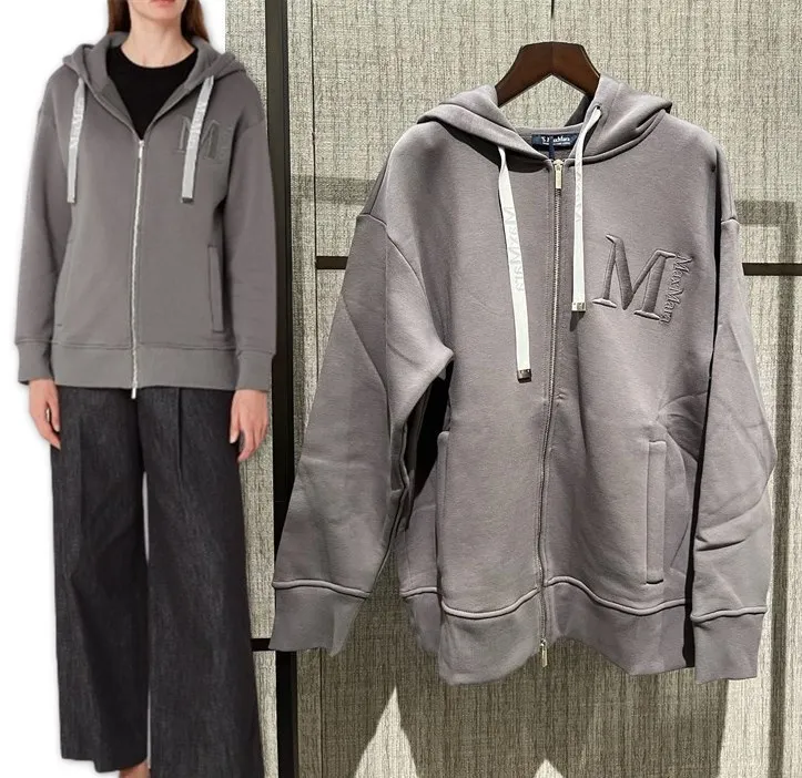 Max Mara plain logo long sleeves hoodies and sweatshirts.