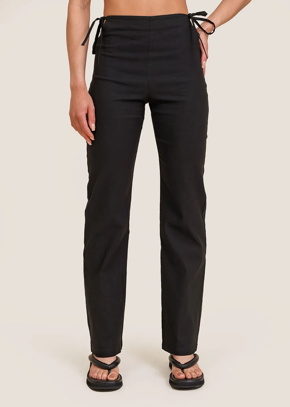 Stylish black pants for quick movement