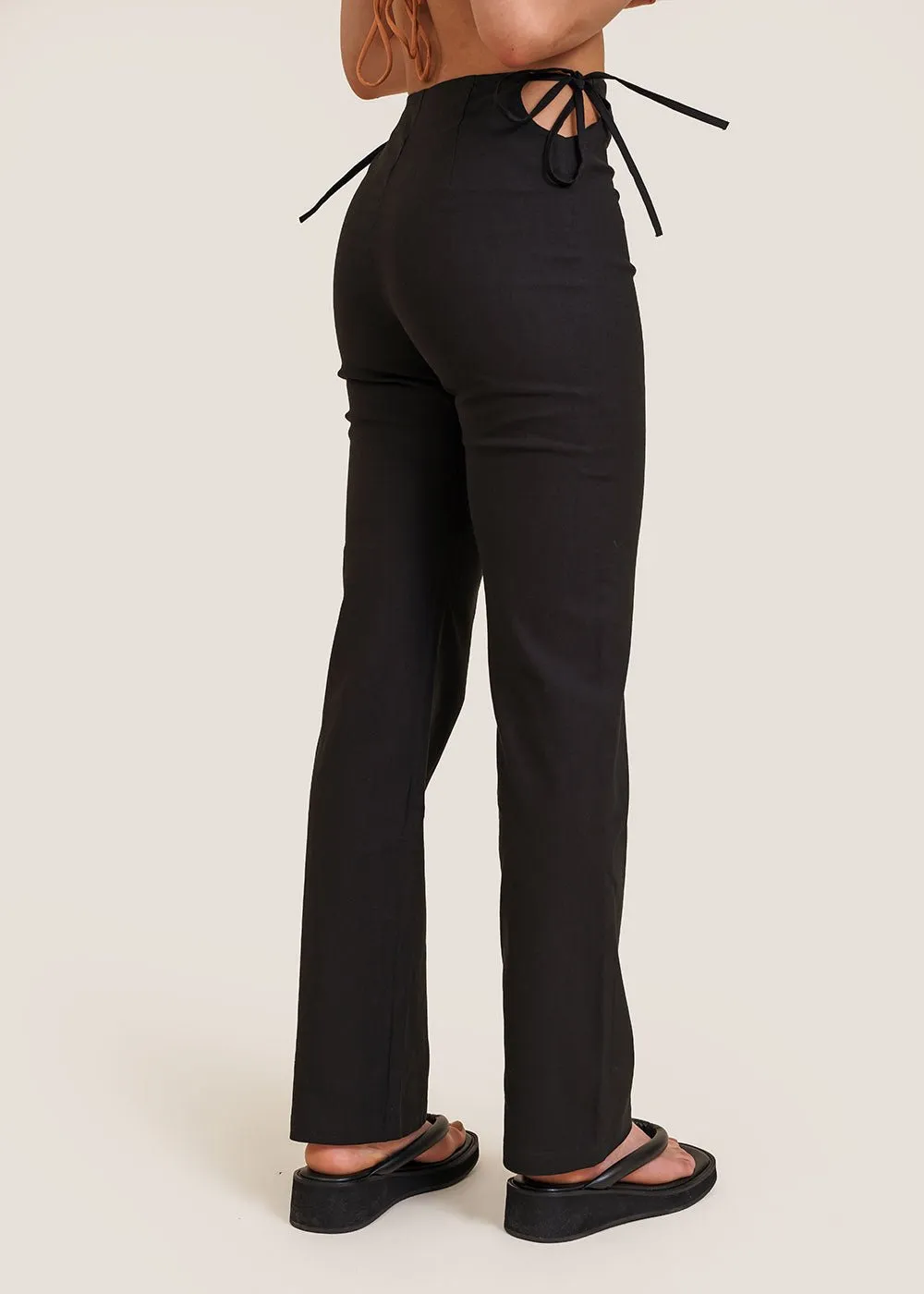 Stylish black pants for quick movement